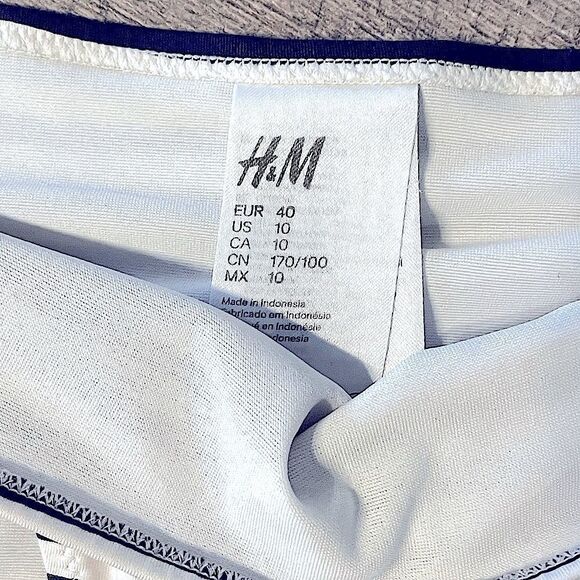 NWOT! H&M Navy and White Bikini Bottoms. Size 10. - Picture 3 of 3